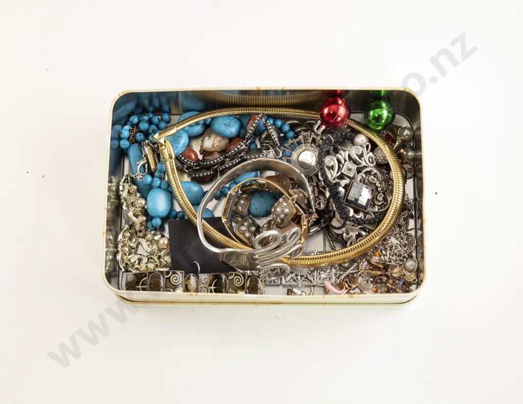 Small Collection of Modern Costume Jewellery Image 1++