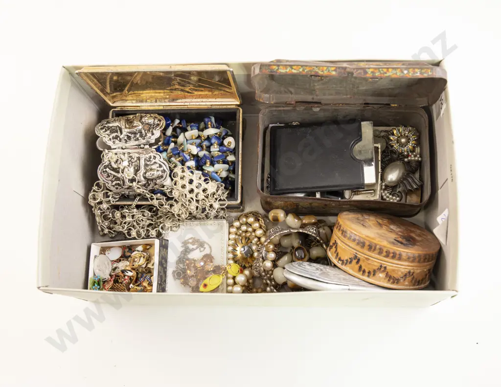Quantity of Various Costume Jewellery Image 1++