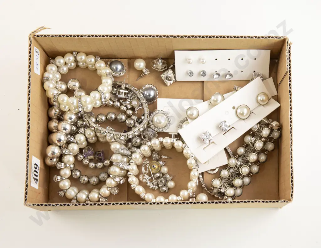 Collection Pearl and Diamonte Fashion Costume Jewellery Image 1++