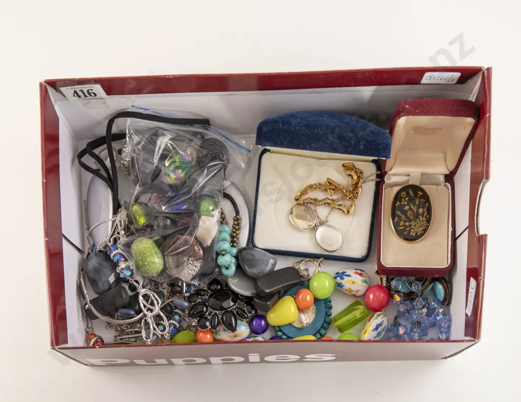 Selection of Assorted Costume Jewellery Image 1++