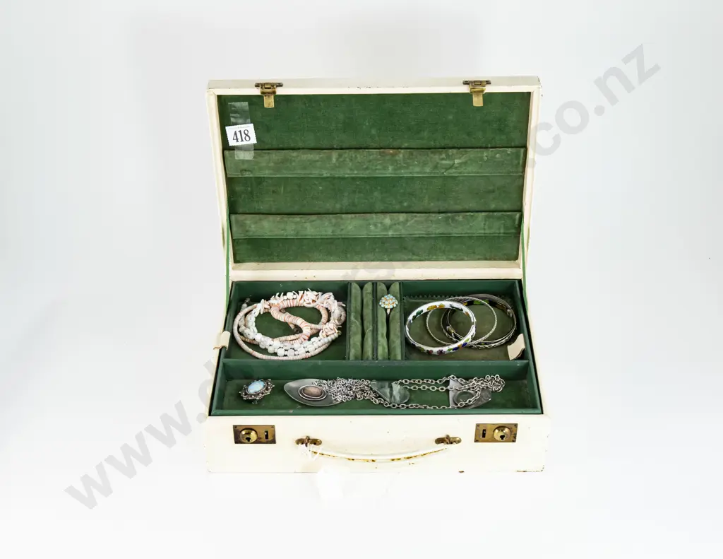Vintage Jewellery Box and Small Collection Costume Jewellery Image 1++