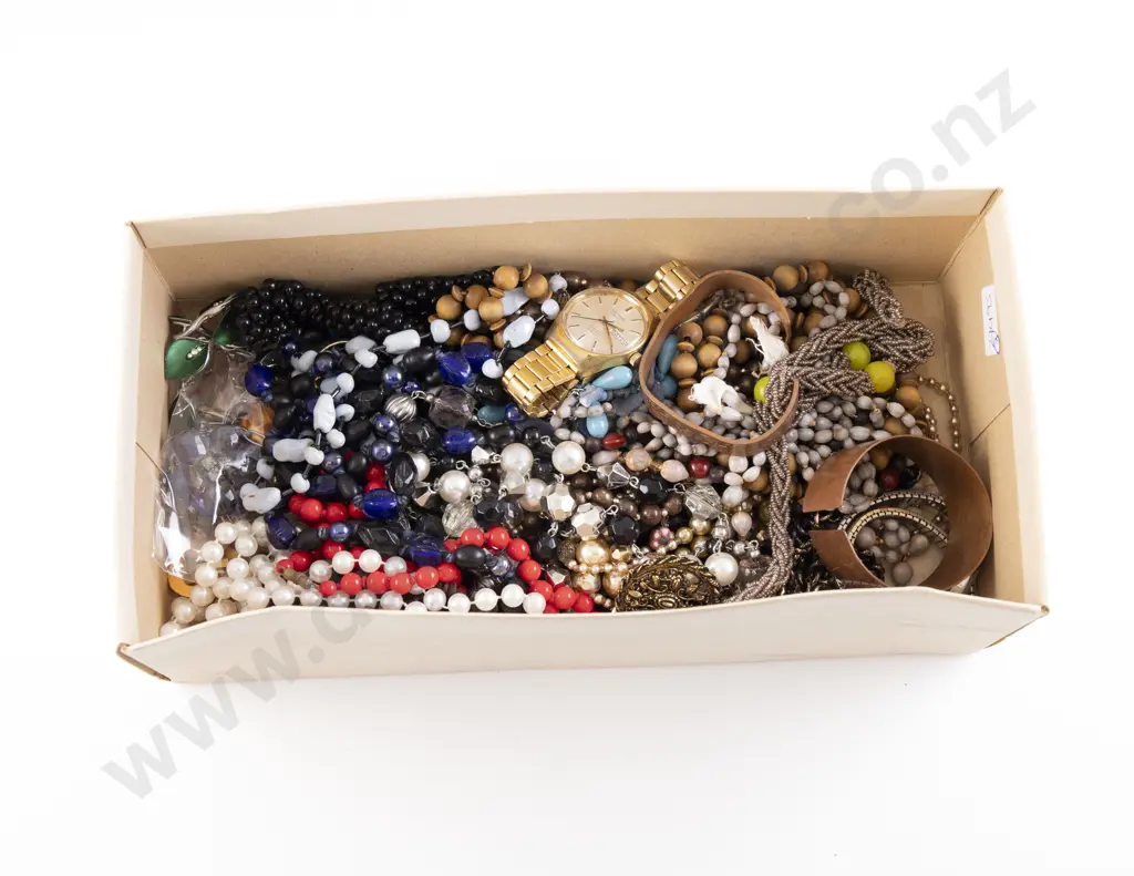 Quantity of Various Costume Jewellery Image 1++