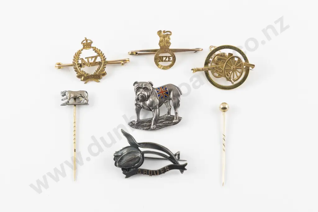 Two NZ 9ct 'Sweetheart' Brooches Image 1++
