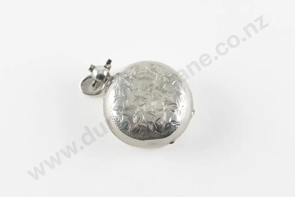 S/S Circular Bright Cut Leaf Engraved Sovereign Case Image 1++
