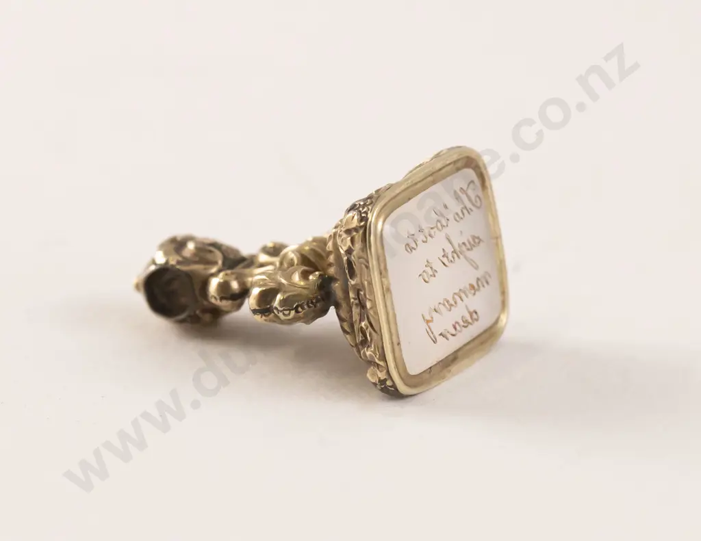 Early C19th 9ct Gold and White Agate Intaglio Seal Fob Image 1++