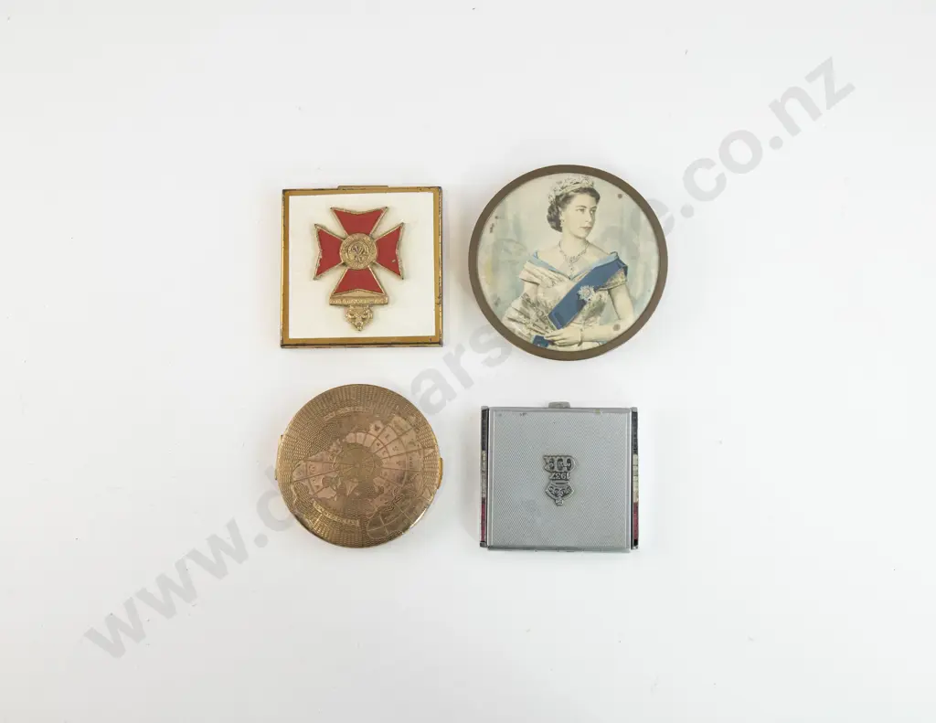 Collection Four Vintage Compacts Image 1++