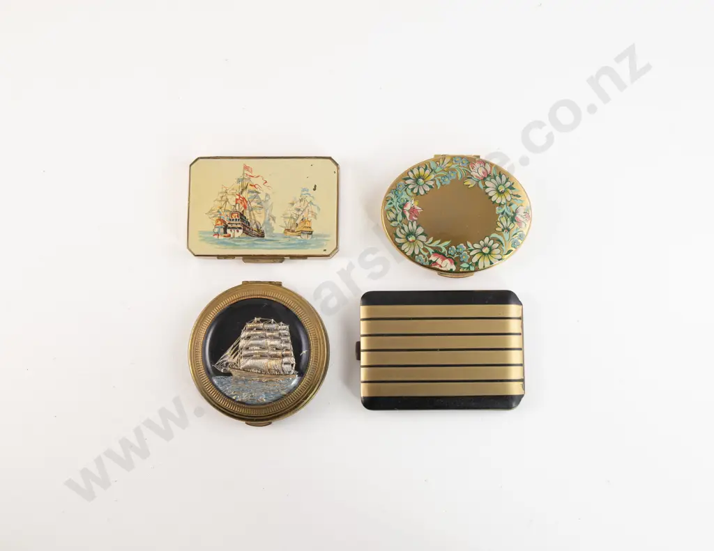 Collection Four Vintage Compacts Image 1++