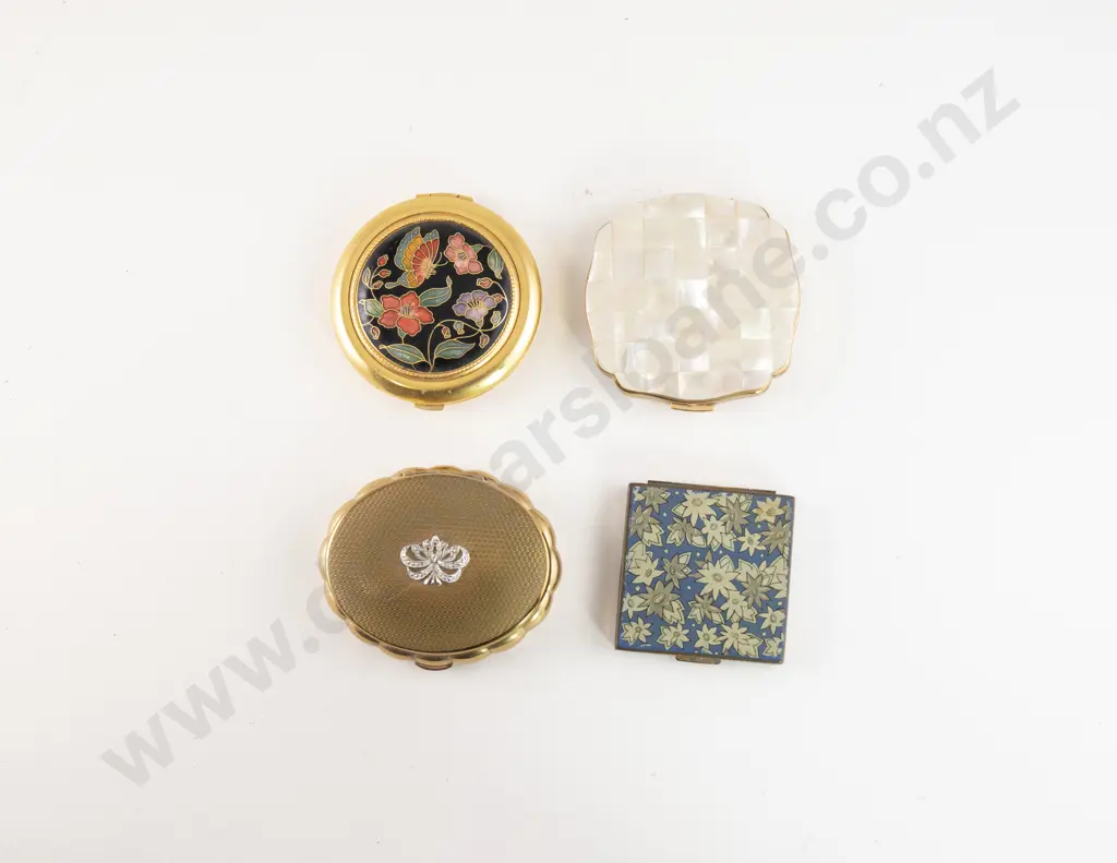 Collection Four Vintage Compacts Image 1++