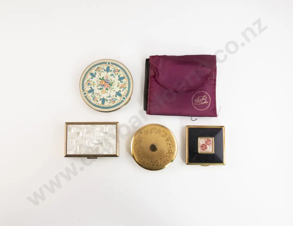 Collection Four Vintage Compacts Image 1++