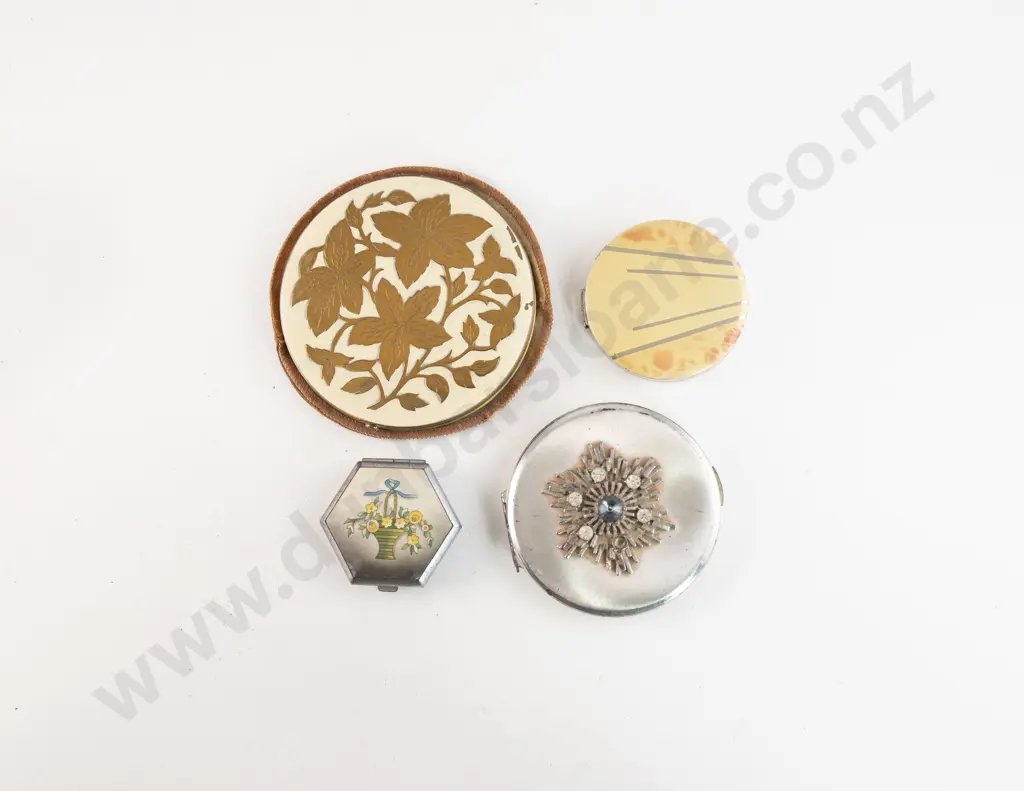 Collection Four Vintage Compacts Image 1++