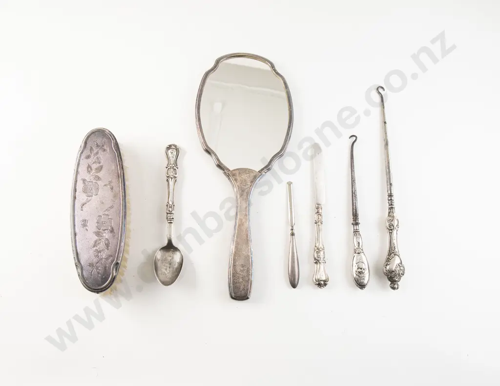 Three S/S Handled Manicure Implements Image 1++