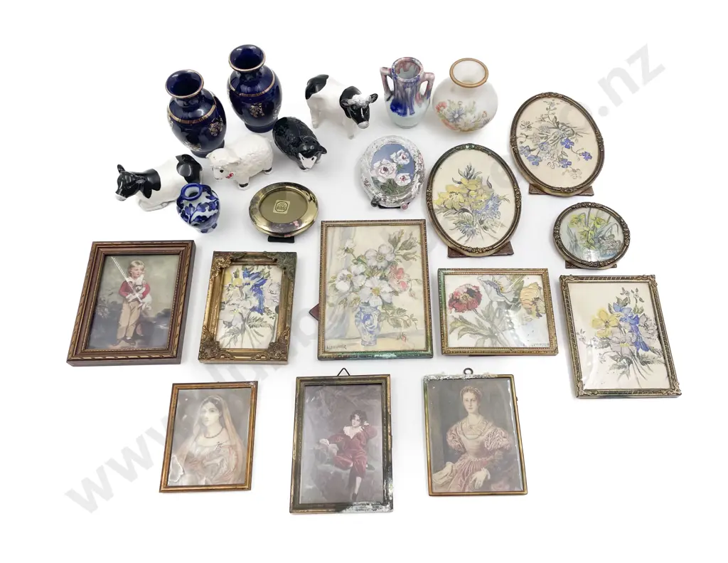 Quantity of Assorted Including Photo Frames etc Image 1++