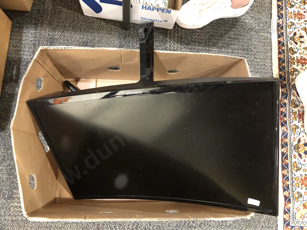 Curved Samsung Monitor Image 1++