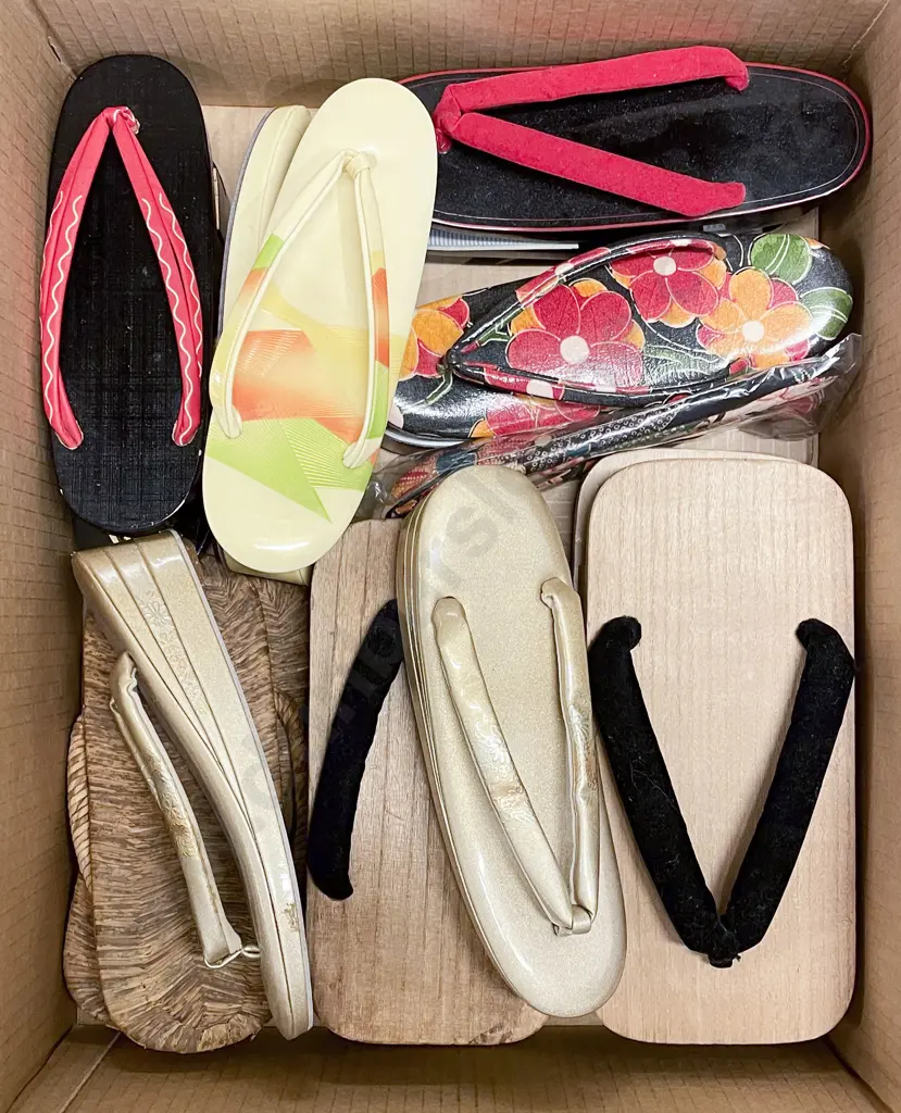 Box Quantity of Assorted Decorative Japanese Ladies Shoes Image 1++