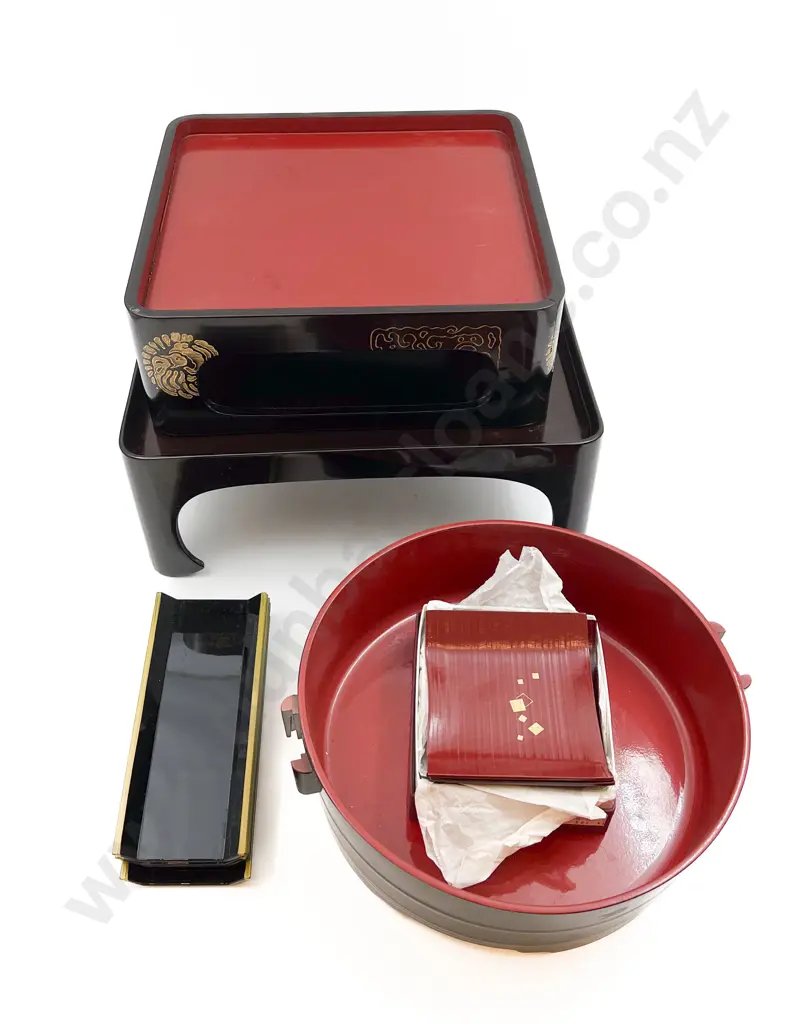 Quantity of Assorted Lacquer Trays and Dishes etc Image 1++