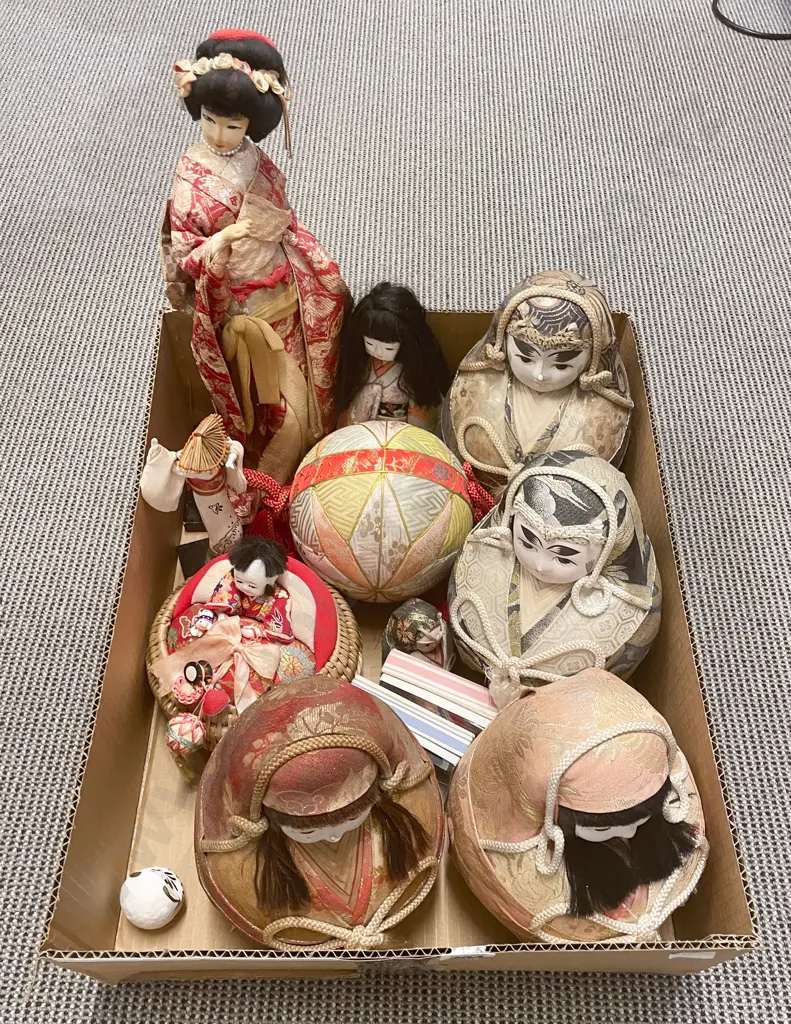 Quantity of Assorted Asian Dolls etc Image 1++
