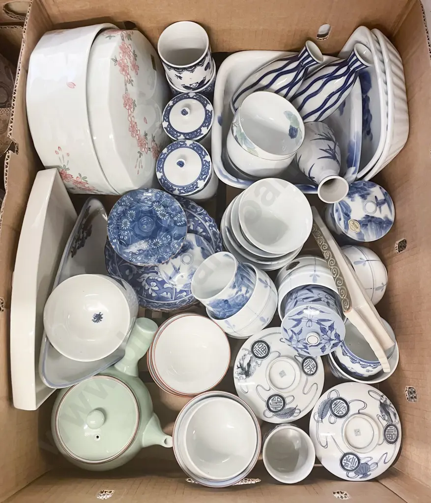 Box of Assorted Blue and White China etc Image 1++