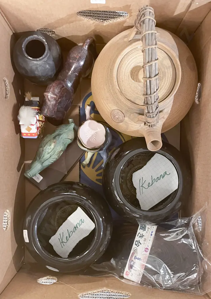 Quantity of Assorted Vases and Ornaments etc Image 1++