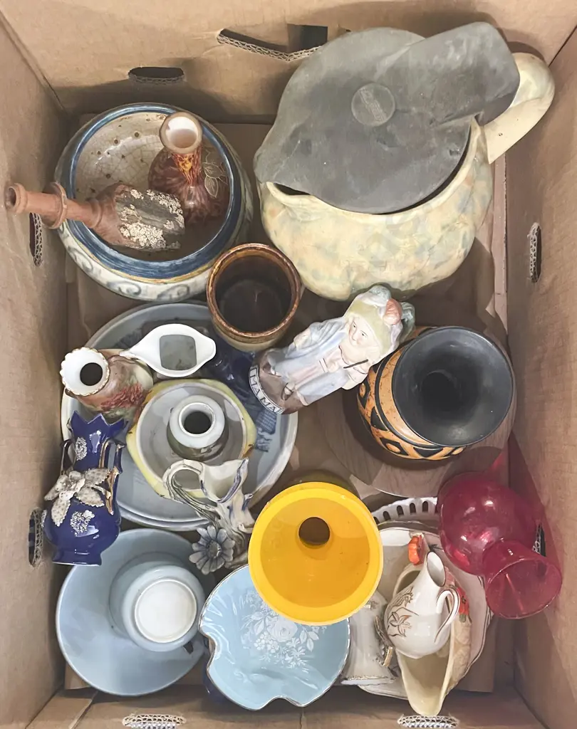 Box of Assorted China and Ornaments etc Image 1++