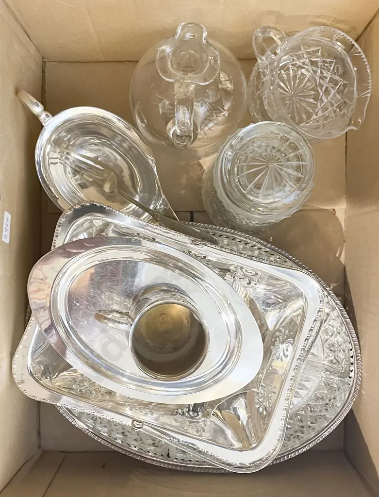 Box of Assorted S/P and Glassware Image 1++