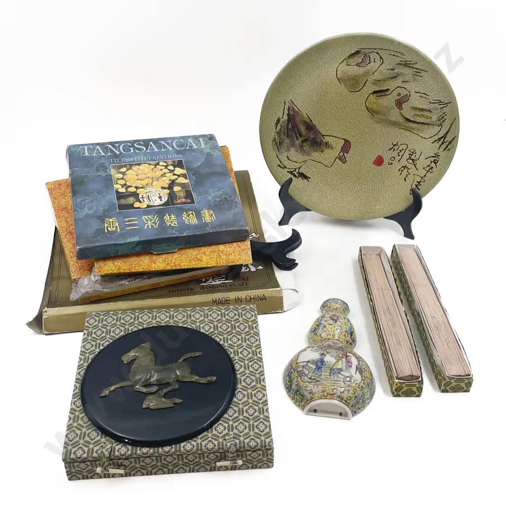 Quantity of Assorted Wall Vases etc Image 1++
