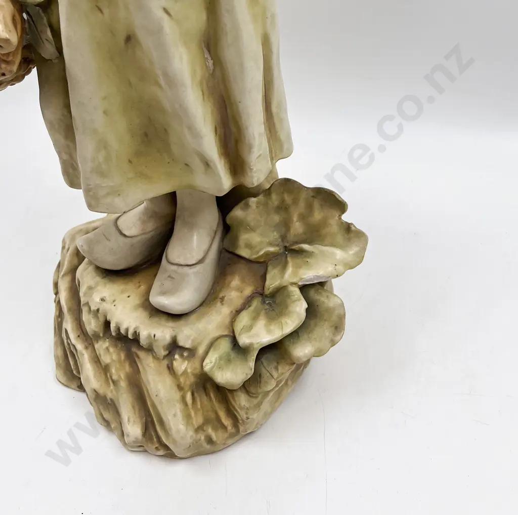 Large Amphora Figure Image 1++