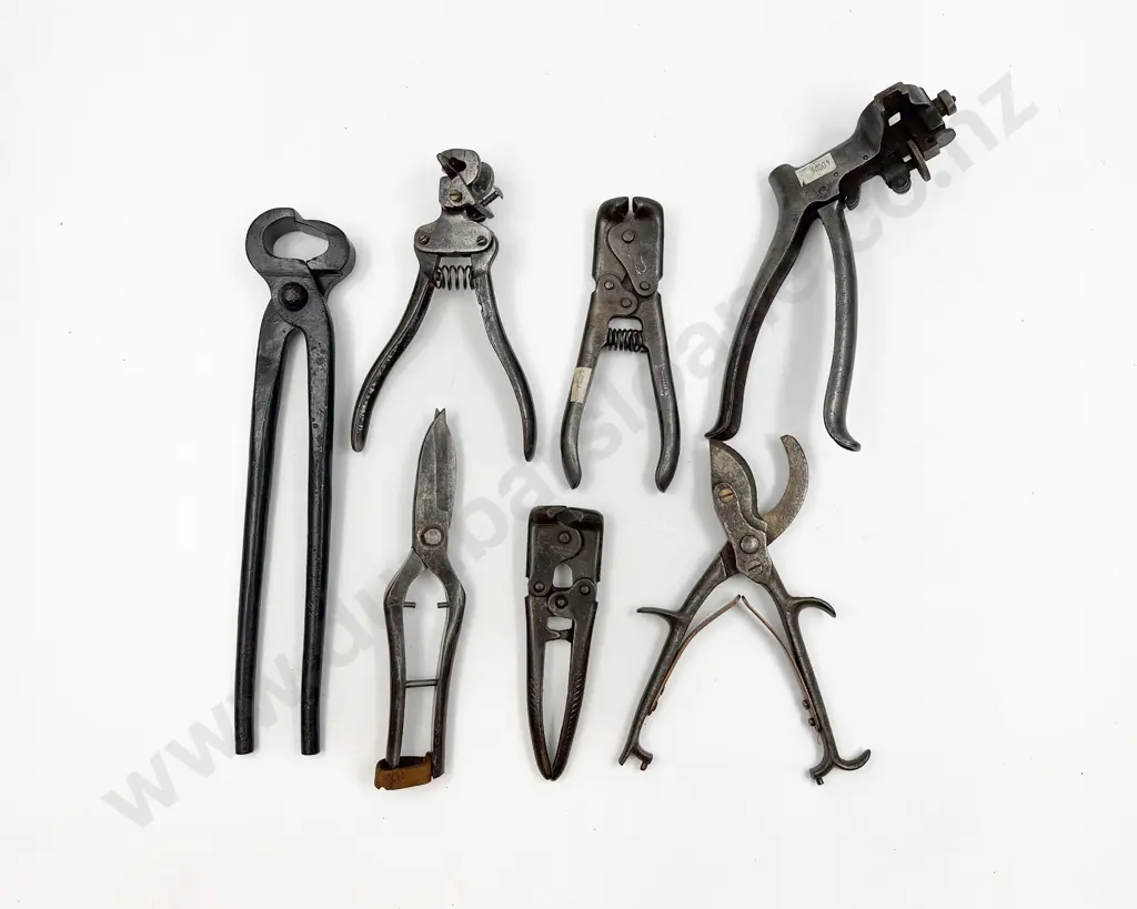 Small Box of Assorted Vintage Tools Image 1++
