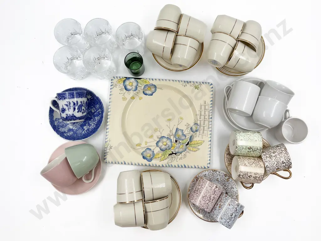 Box of Assorted Vintage China Image 1++