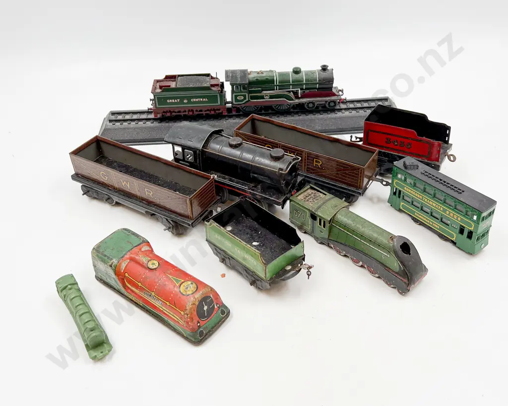Various Tinplate and Toy Railway including Bub locomotive Image 1++