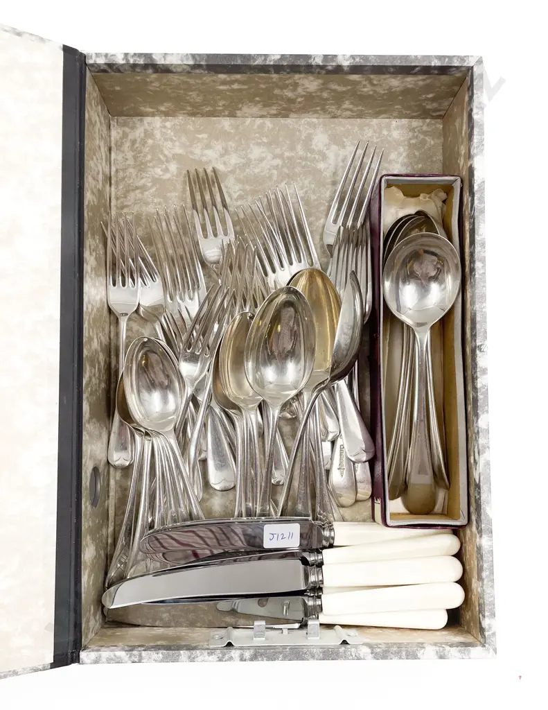 Quantity of Assorted S/P Cutlery Image 1++