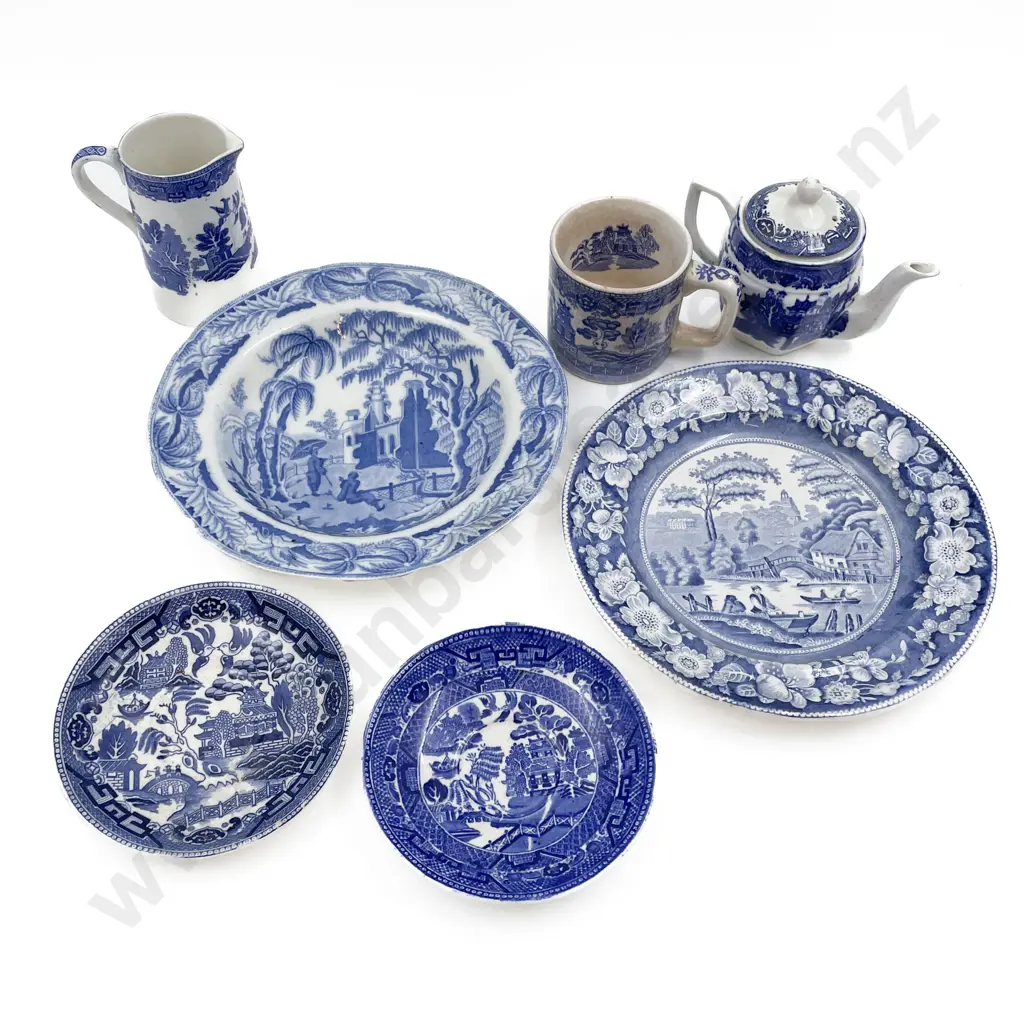 Small Quantity of Assorted Willow Pattern China Image 1++