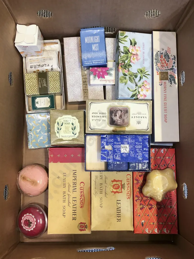 Quantity of Assorted Vintage Soaps Image 1++