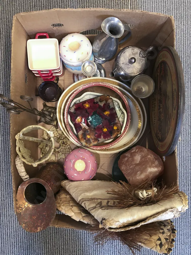 Box Quantity of Assorted Decorative Homewares Image 1++