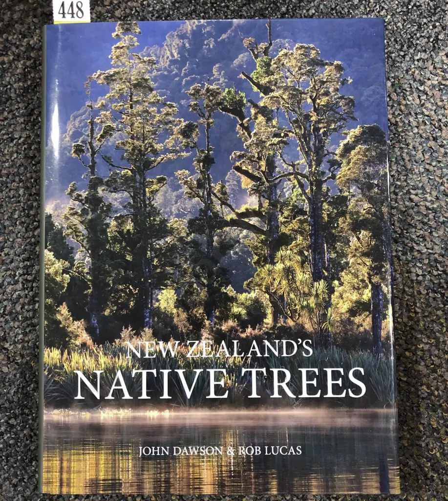 New Zealand's Native Trees by John Daws and Rob Lucas Image 1++