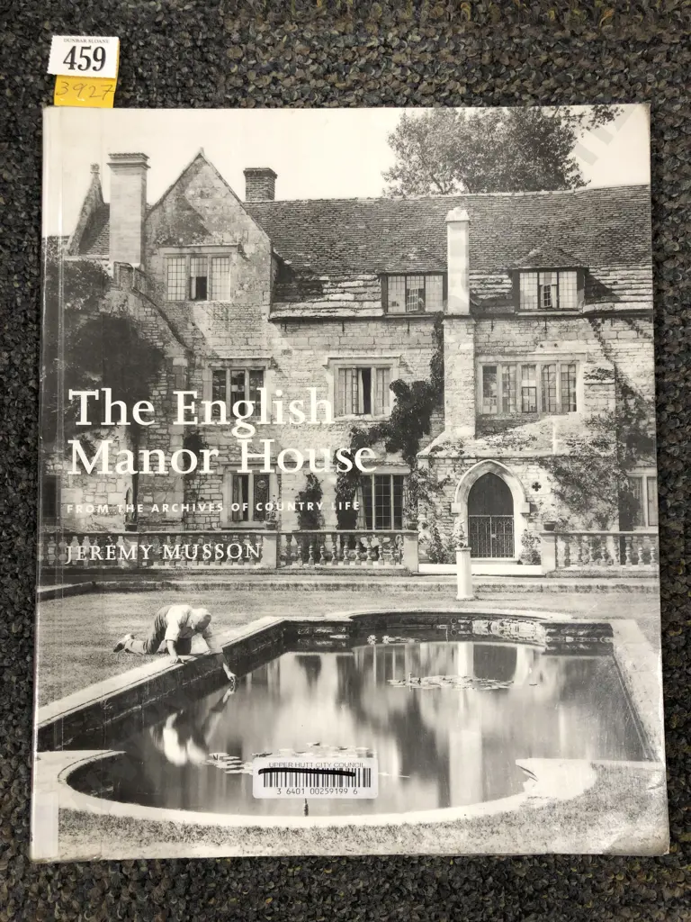 The English Manor House by Jeremy Musson Image 1++