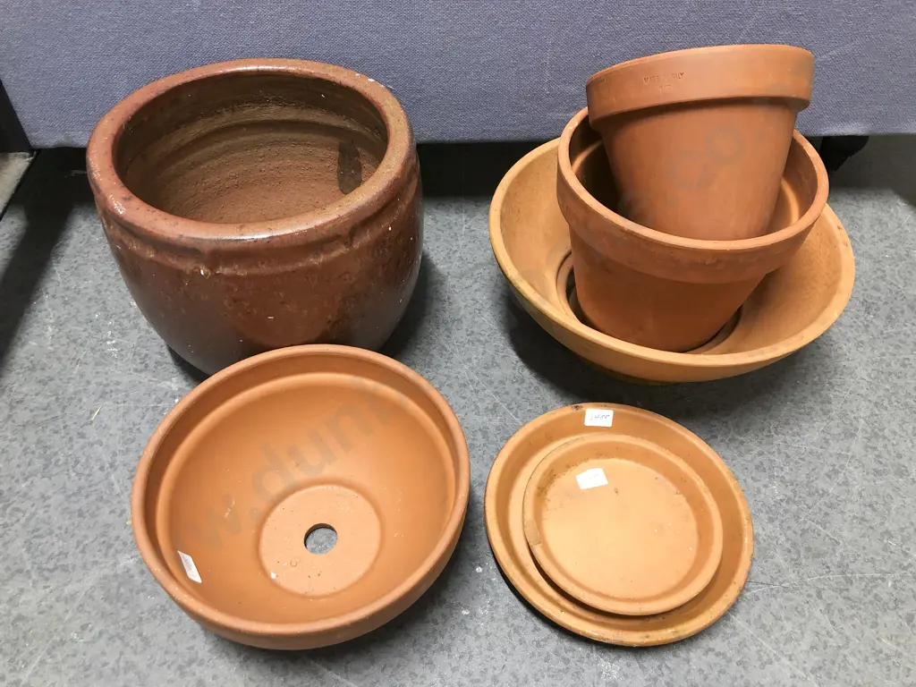 Small Quantity of Assorted Terracotta Garden Pots Image 1++