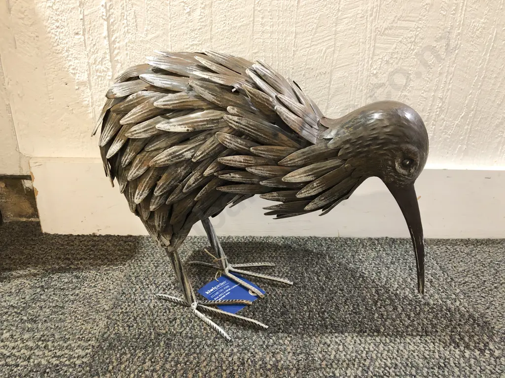 Outdoor Kiwi Ornament Image 1++
