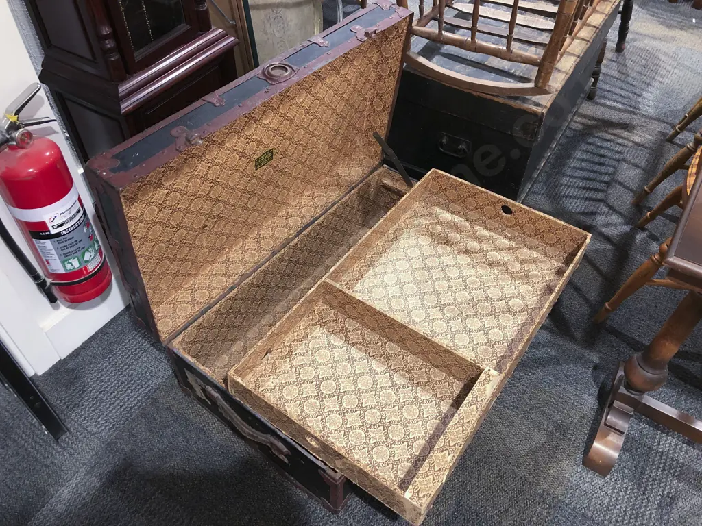 Vintage Travel Chest Image 1++
