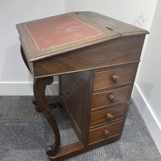 Mahogany Reproduction Davenport