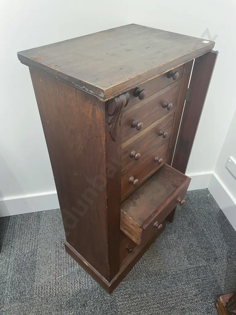 Victorian Wellington Chest (af) Image 1++