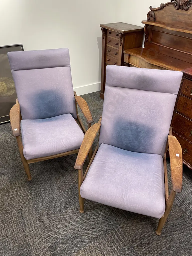 Pair of Mid-Century Easy Chairs Image 1++