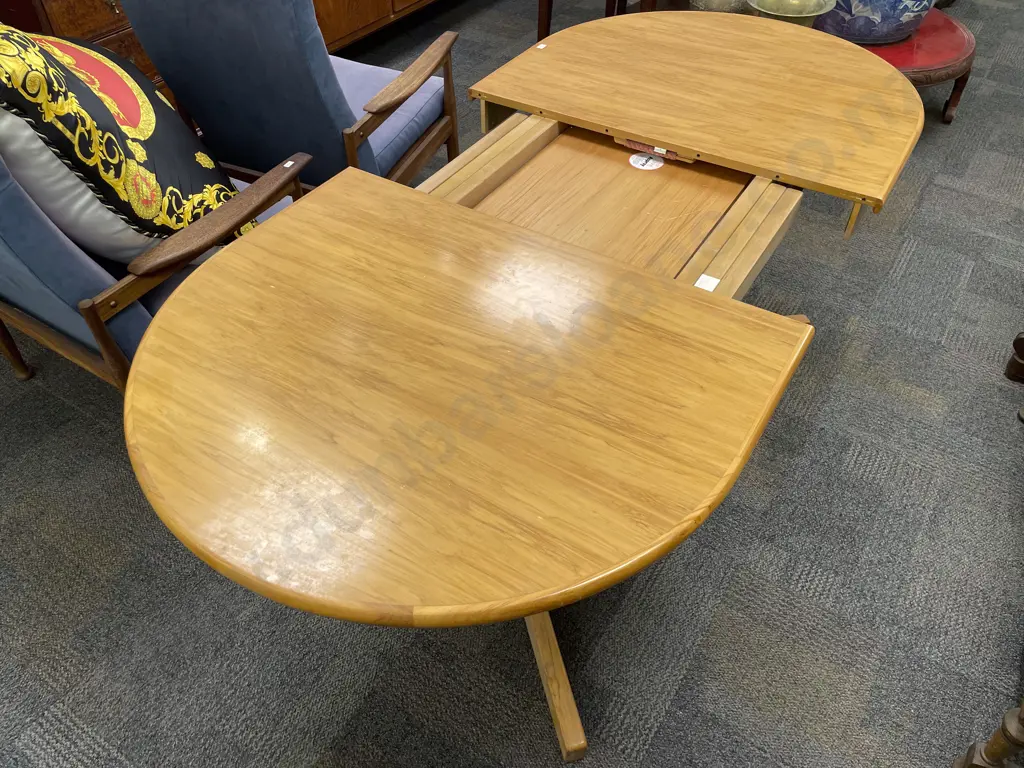 Modern Extension Dining Table Image 1++