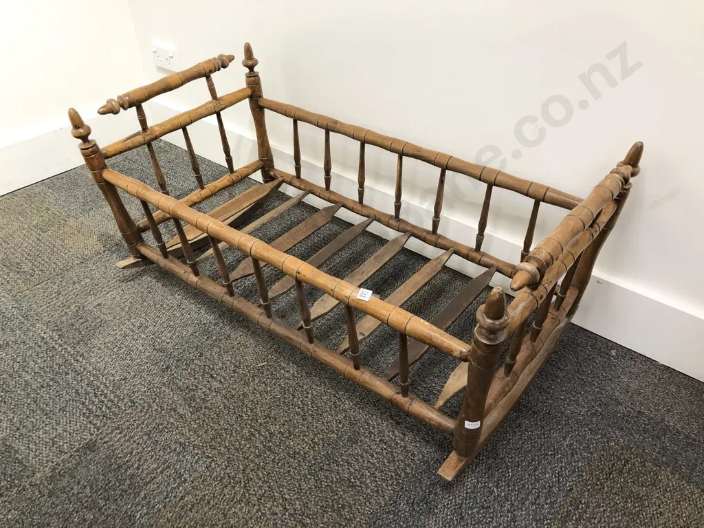 Antique Rocking Crib Image 1++