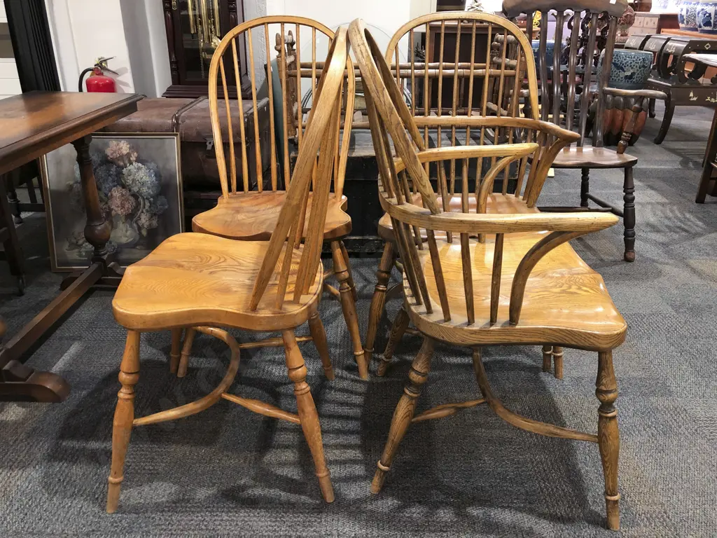 An Attractive Set Of Six Oak and Elm Windsor Country Kitchen Stick Back Chairs Image 1++