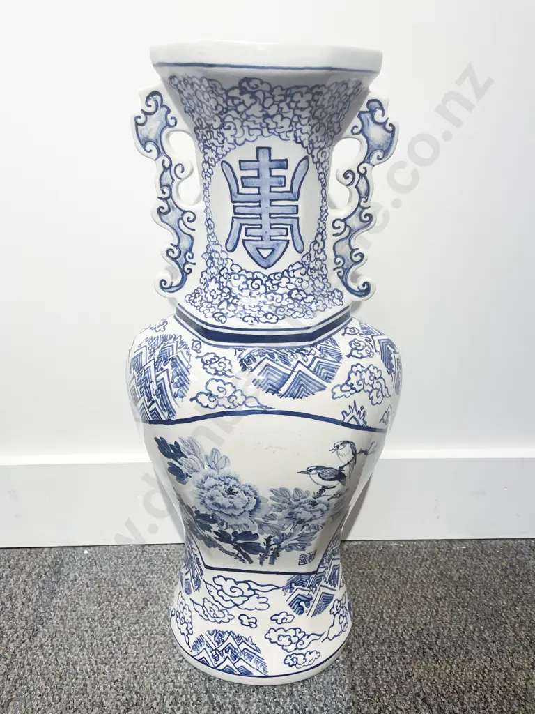 Large Chinese Blue and White Vase Image 1++