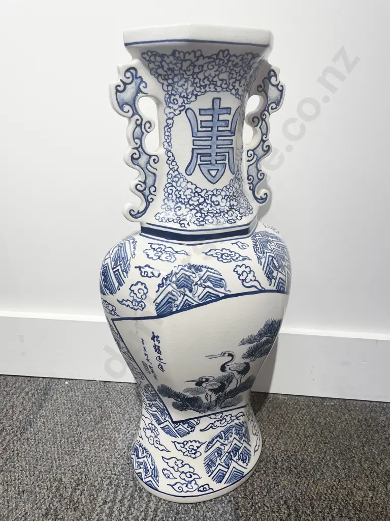 Large Chinese Blue and White Vase Image 1++