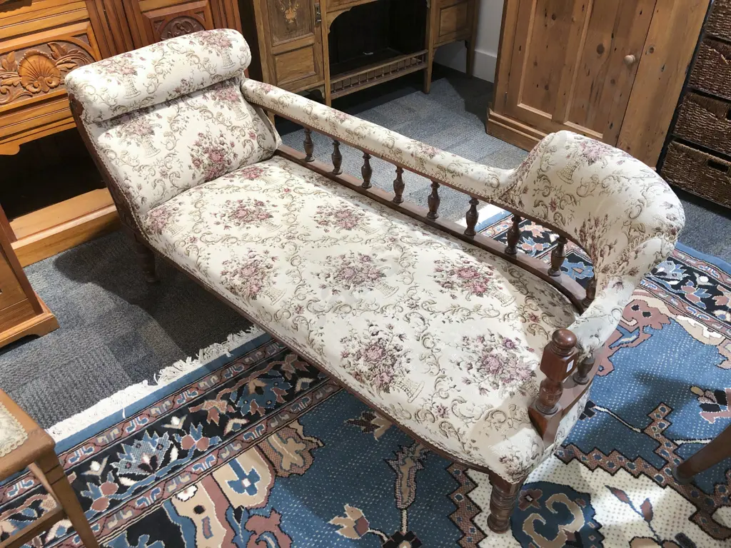 Victorian Spindle Back Settee Image 1++