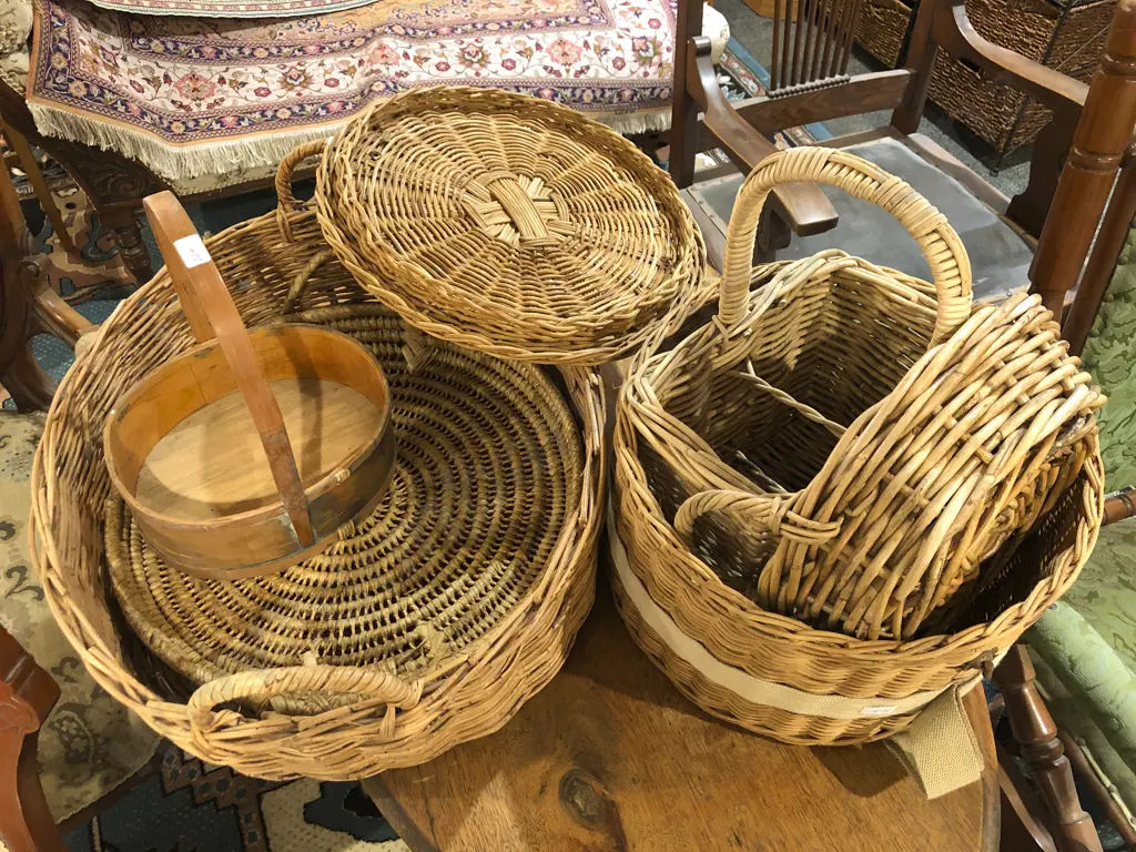 Quantity of Assorted Wicker Baskets etc Image 1++