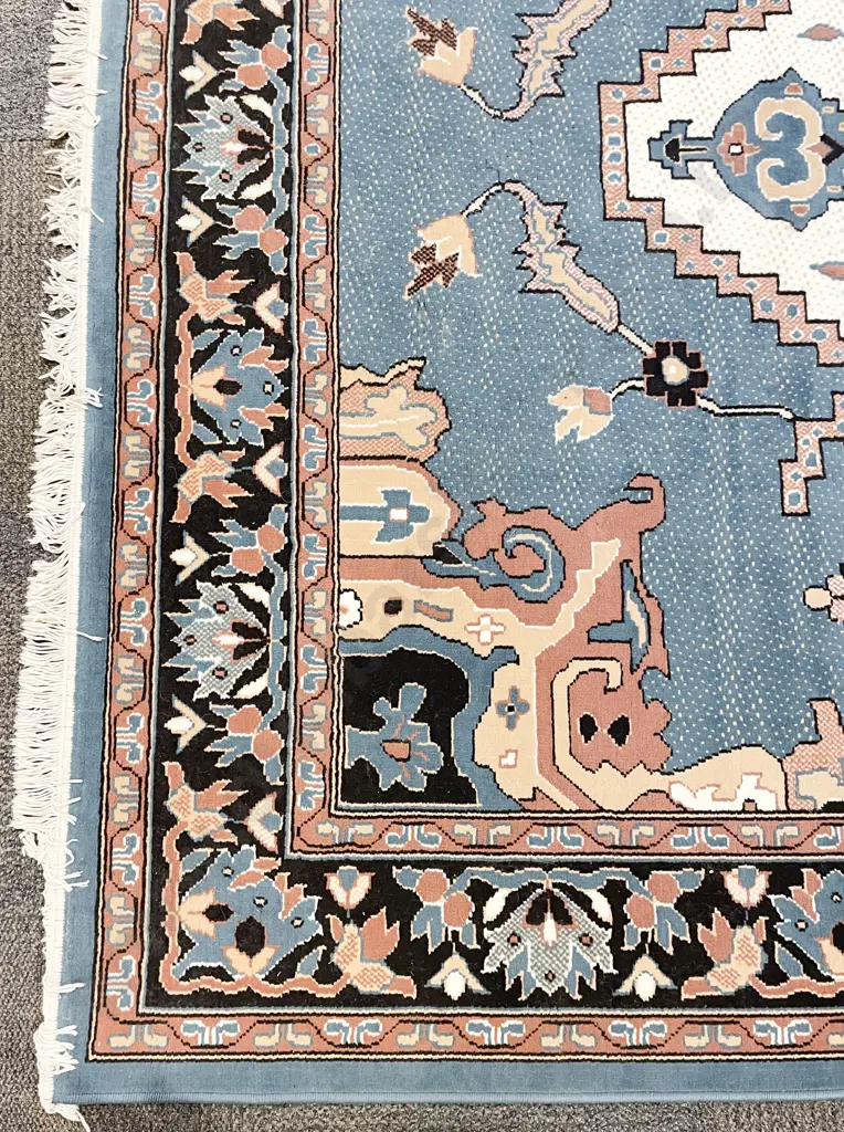Saudi Arabian Made Large Floor Rug with centralised Floral Medallion Image 1++