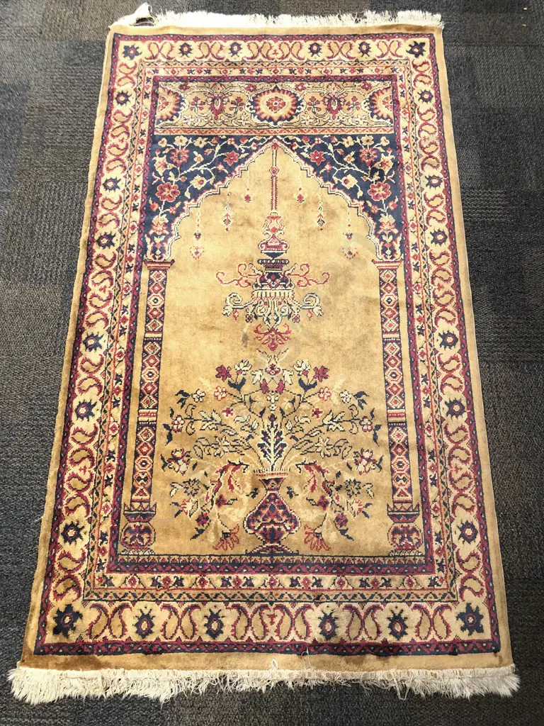 Persian Style Prayer Rug Image 1++
